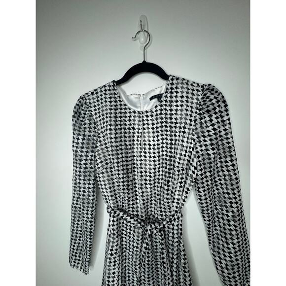 Alex Marie Long Sleeve A-Line Mini Dress w/ front Keyhole Neck Size 2 - Picture 4 of 5